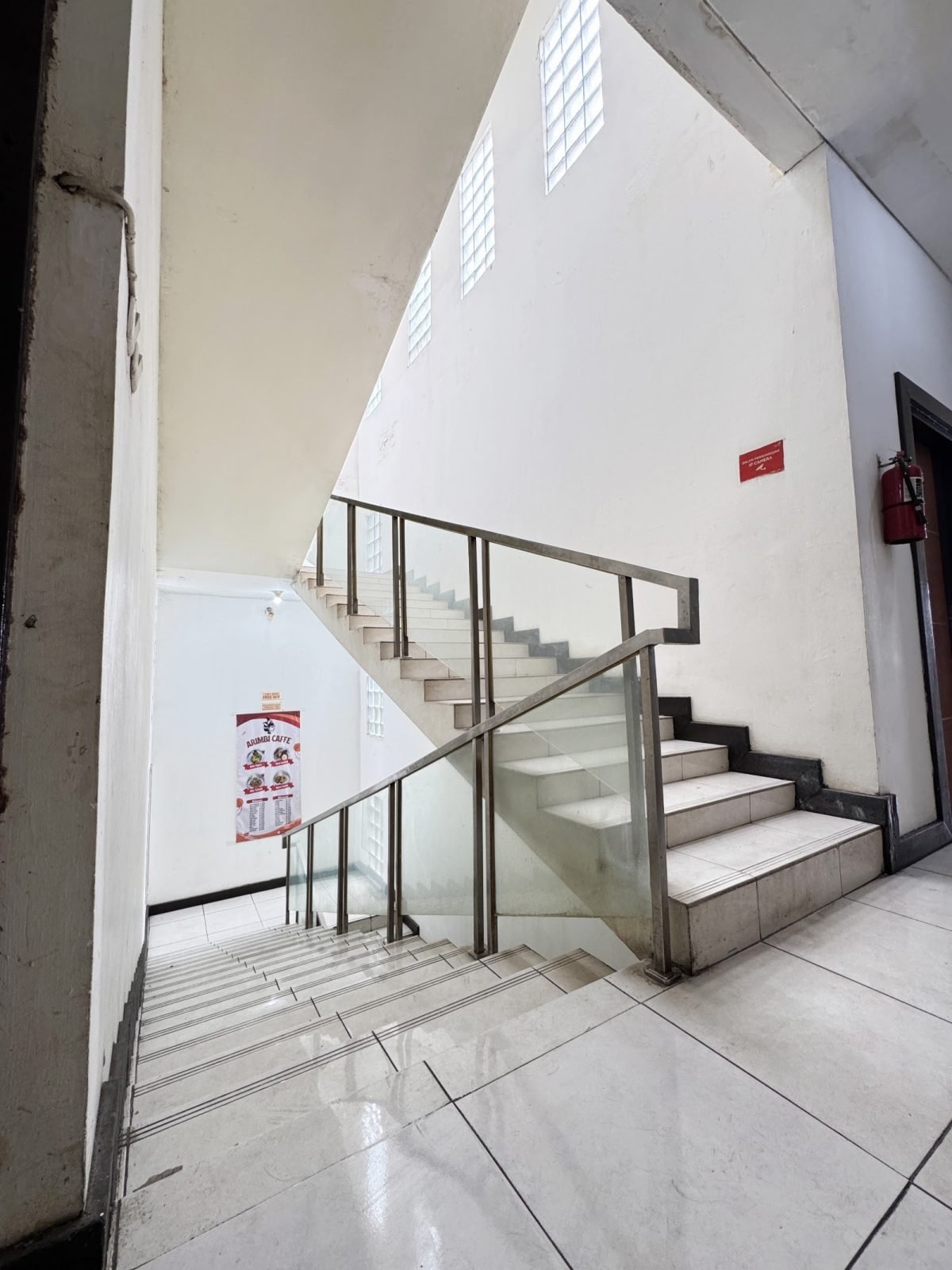 Lorong & Tangga 4
