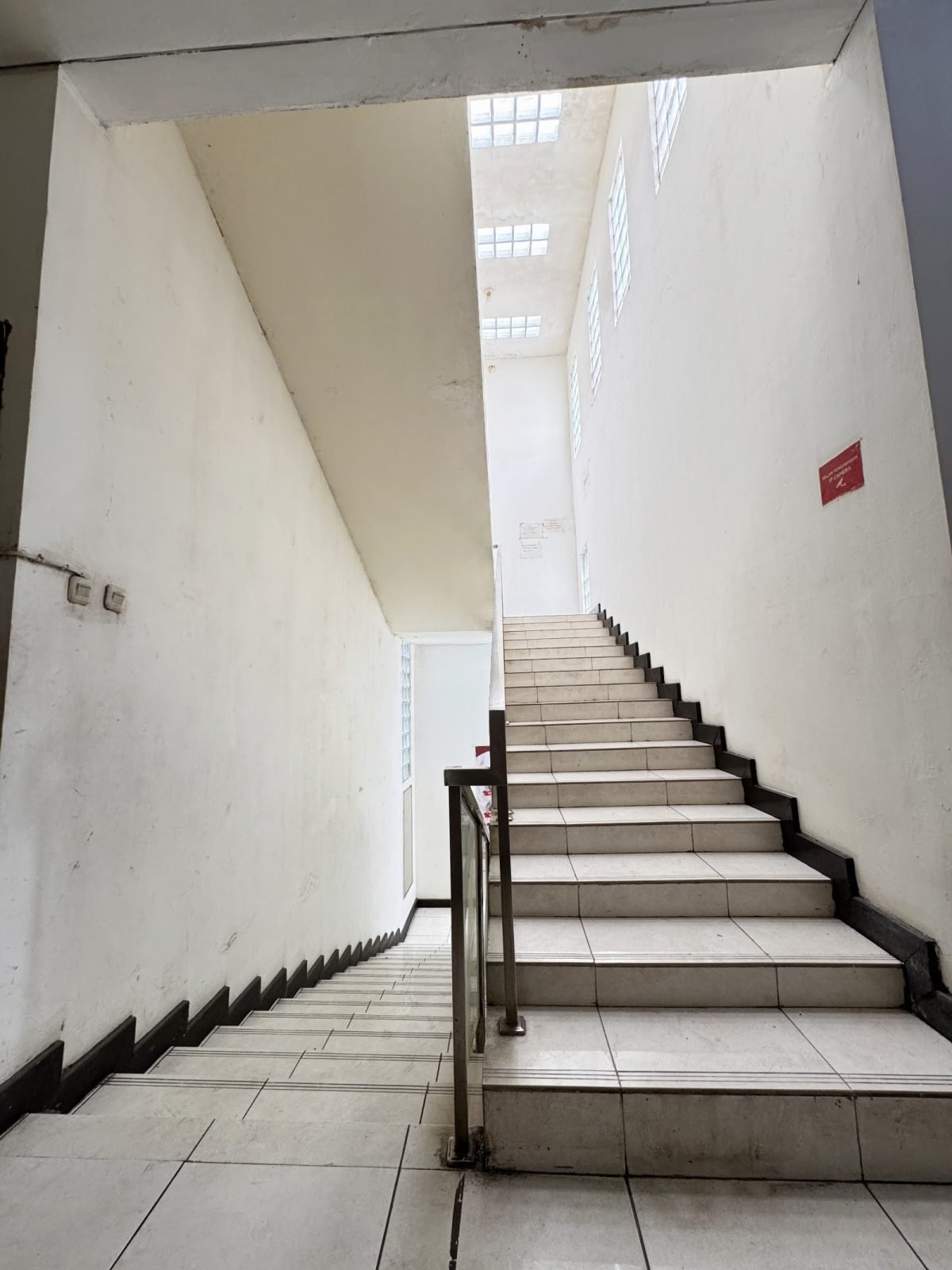 Lorong & Tangga 6